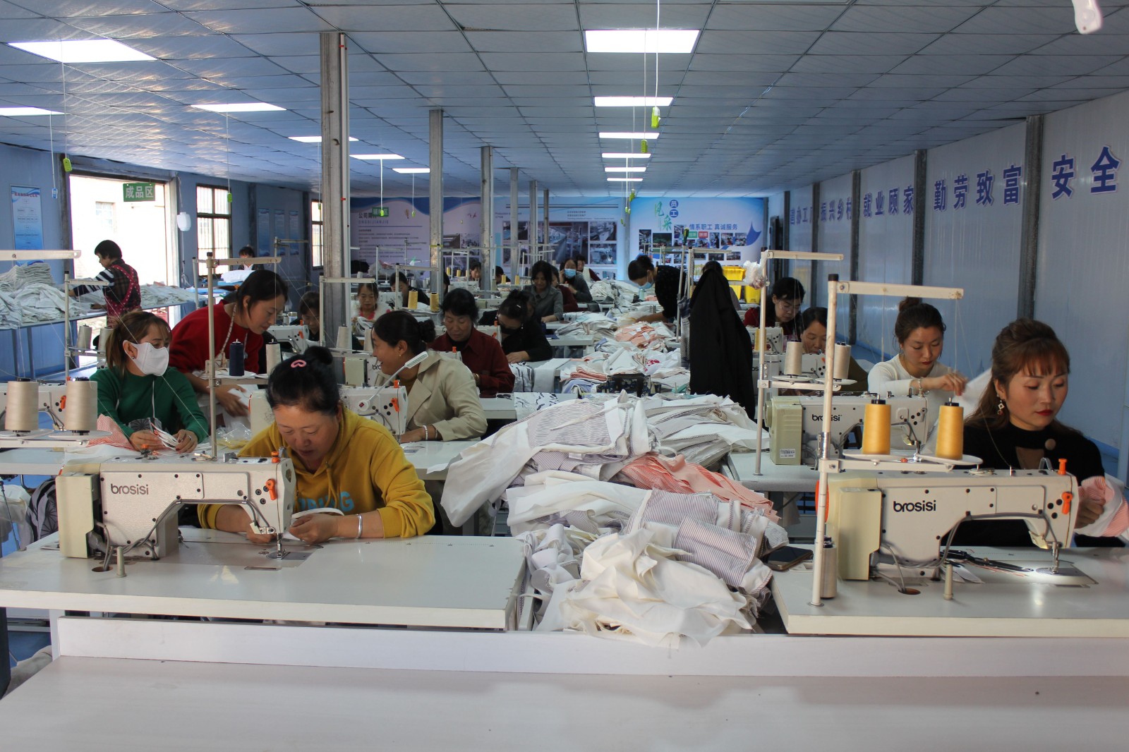 寧縣春榮鎮興創服裝就業工廠產品遠銷海外